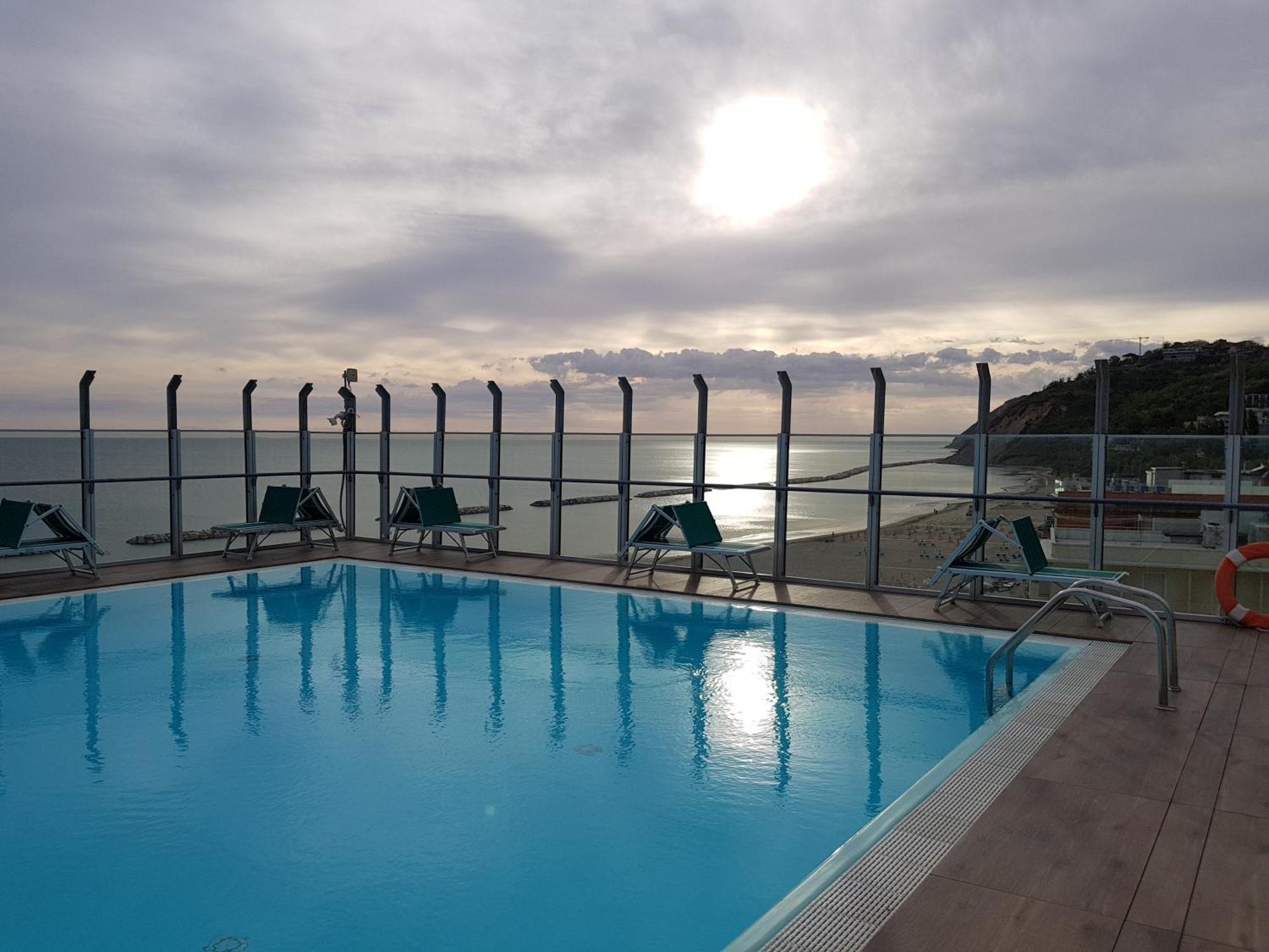 Hotel Napoleon Gabicce Mare Exterior foto